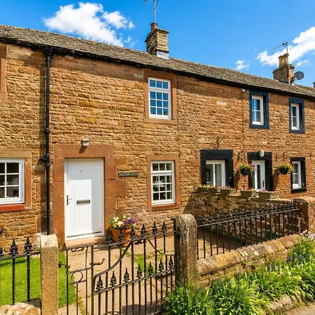 Hawthorn Cottage, Romantic Dog Friendly In *